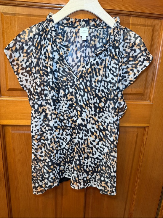 Evereve Tops - Evereve Leopard-Print Cap Sleeve Blouse — Size L